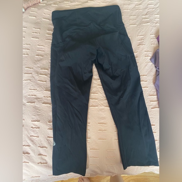 Size 6 lululemon capris - Picture 3 of 5